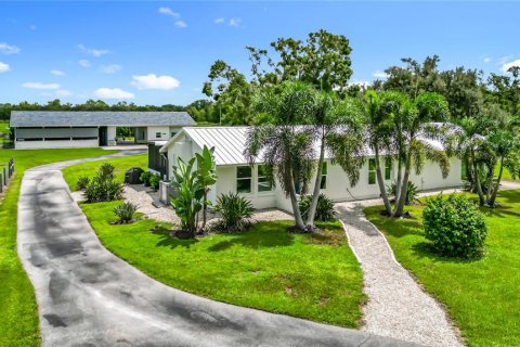 House in Sarasota, Florida 3 bedrooms, 151.06 sq.m. № 1915097 - photo 8