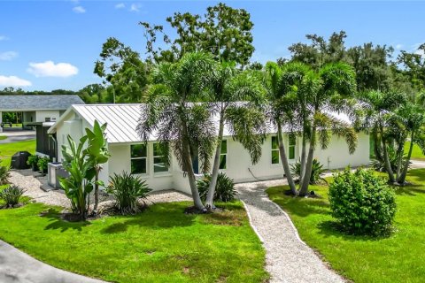 House in Sarasota, Florida 3 bedrooms, 151.06 sq.m. № 1915097 - photo 9