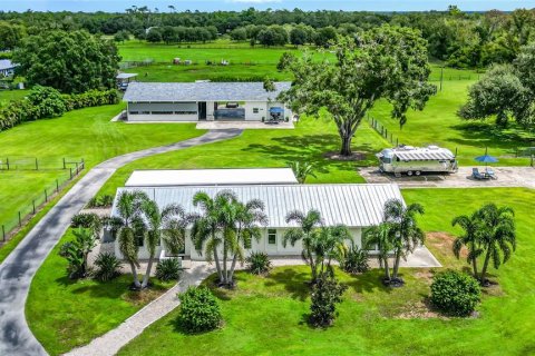 House in Sarasota, Florida 3 bedrooms, 151.06 sq.m. № 1915097 - photo 5