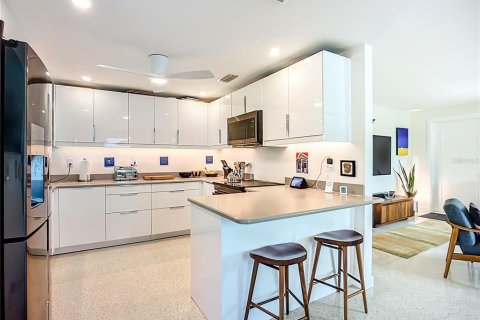 House in Sarasota, Florida 3 bedrooms, 151.06 sq.m. № 1915097 - photo 15