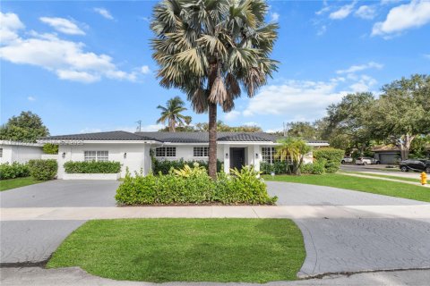 Casa en venta en Miami, Florida, 5 dormitorios, 257.71 m2 № 1984367 - foto 2