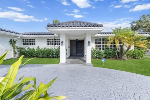 Casa en venta en Miami, Florida, 5 dormitorios, 257.71 m2 № 1984367 - foto 3