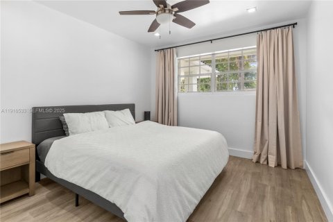 Casa en venta en Miami, Florida, 5 dormitorios, 257.71 m2 № 1984367 - foto 11