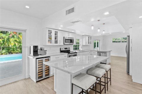 Casa en venta en Miami, Florida, 5 dormitorios, 257.71 m2 № 1984367 - foto 8