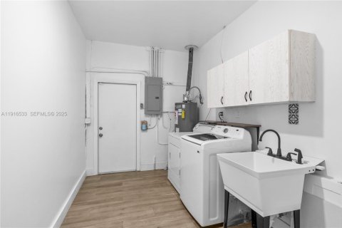 Casa en venta en Miami, Florida, 5 dormitorios, 257.71 m2 № 1984367 - foto 20