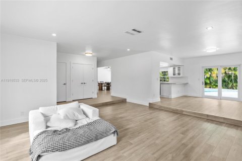 Casa en venta en Miami, Florida, 5 dormitorios, 257.71 m2 № 1984367 - foto 21