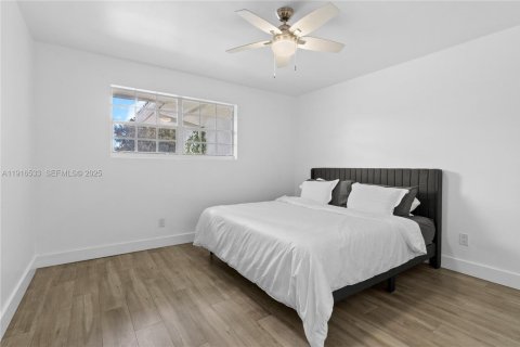 Casa en venta en Miami, Florida, 5 dormitorios, 257.71 m2 № 1984367 - foto 13