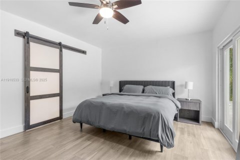 Casa en venta en Miami, Florida, 5 dormitorios, 257.71 m2 № 1984367 - foto 15