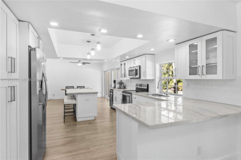 Casa en venta en Miami, Florida, 5 dormitorios, 257.71 m2 № 1984367 - foto 6