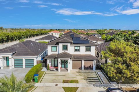 House in Miami, Florida 5 bedrooms, 271.74 sq.m. № 1991575 - photo 5