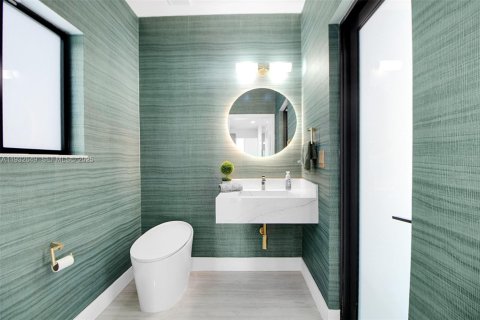 House in Miami, Florida 5 bedrooms, 271.74 sq.m. № 1991575 - photo 29