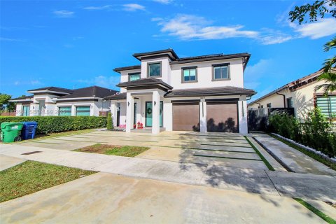 House in Miami, Florida 5 bedrooms, 271.74 sq.m. № 1991575 - photo 7