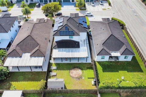 House in Miami, Florida 5 bedrooms, 271.74 sq.m. № 1991575 - photo 6