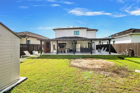 House in Miami, Florida 5 bedrooms, 271.74 sq.m. № 1991575 - photo 17