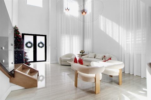 House in Miami, Florida 5 bedrooms, 271.74 sq.m. № 1991575 - photo 21