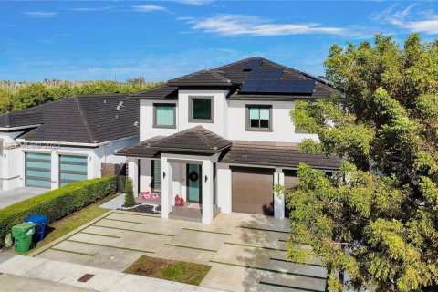 House in Miami, Florida 5 bedrooms, 271.74 sq.m. № 1991575 - photo 2