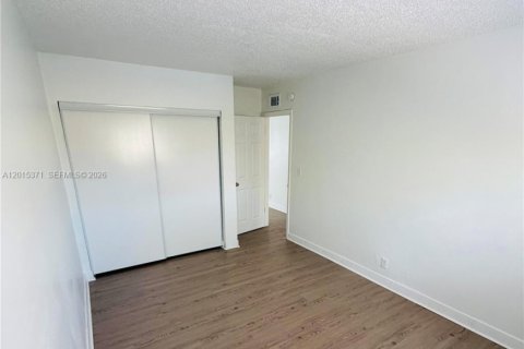 Apartment in Pompano Beach, Florida 2 bedrooms, 74.32 sq.m. № 2171358 - photo 4