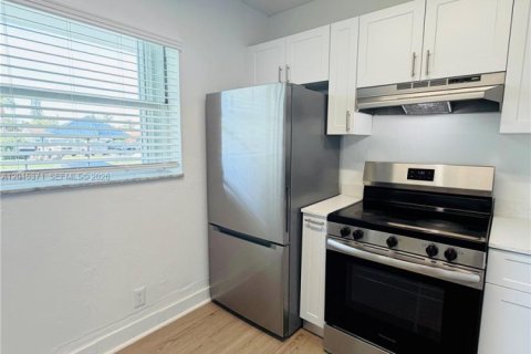 Apartment in Pompano Beach, Florida 2 bedrooms, 74.32 sq.m. № 2171358 - photo 2
