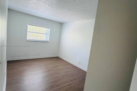 Apartment in Pompano Beach, Florida 2 bedrooms, 74.32 sq.m. № 2171358 - photo 10