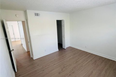 Apartment in Pompano Beach, Florida 2 bedrooms, 74.32 sq.m. № 2171358 - photo 6