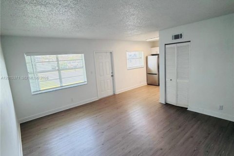 Apartment in Pompano Beach, Florida 2 bedrooms, 74.32 sq.m. № 2171358 - photo 3