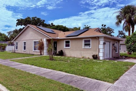 House in Clearwater, Florida 3 bedrooms, 127 sq.m. № 2316536