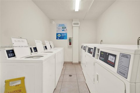 Condo in Palmetto Bay, Florida, 1 bedroom  № 1974987 - photo 14