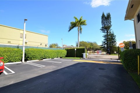 Condo in Palmetto Bay, Florida, 1 bedroom  № 1974987 - photo 18