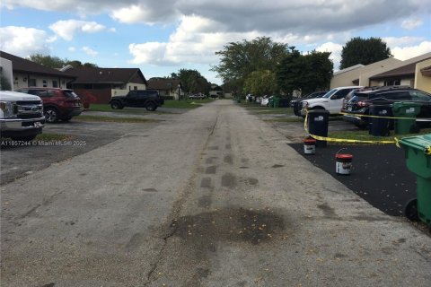 Снять в аренду таунхаус в Майами, Флорида 3 спальни, 98.57м2, № 1887308 - фото 23