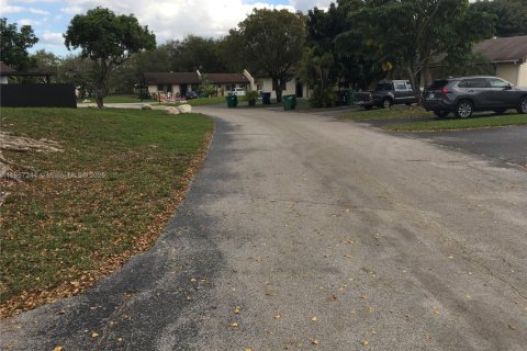 Снять в аренду таунхаус в Майами, Флорида 3 спальни, 98.57м2, № 1887308 - фото 22