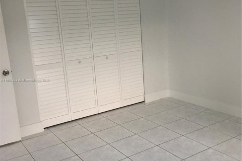 Снять в аренду таунхаус в Майами, Флорида 3 спальни, 98.57м2, № 1887308 - фото 18
