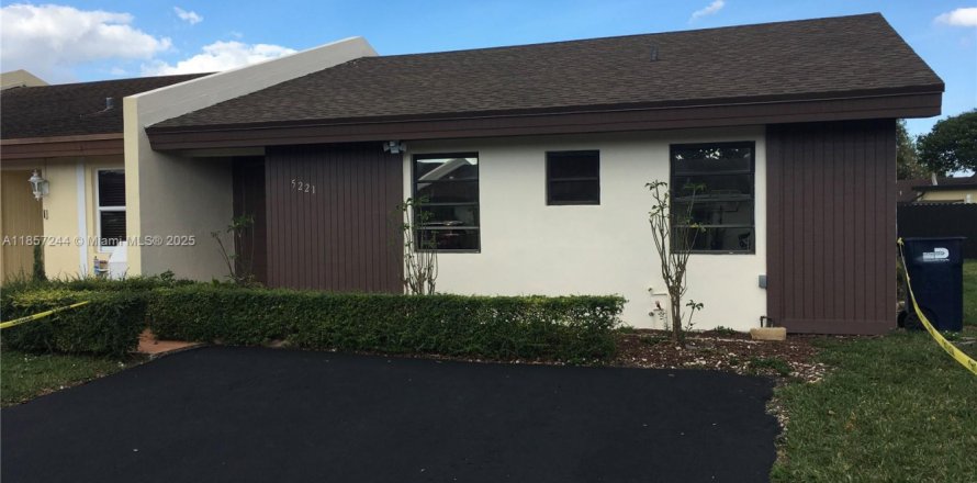 Таунхаус в Майами, Флорида 3 спальни, 98.57м2 № 1887308