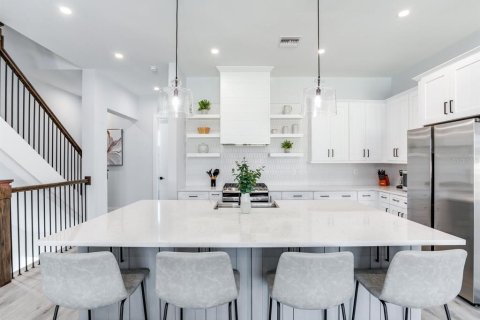 House in Redington Shores, Florida 4 bedrooms, 169.08 sq.m. № 1385102 - photo 11