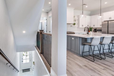 House in Redington Shores, Florida 4 bedrooms, 169.08 sq.m. № 1385102 - photo 8