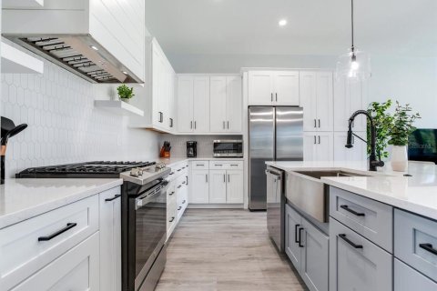 House in Redington Shores, Florida 4 bedrooms, 169.08 sq.m. № 1385102 - photo 13