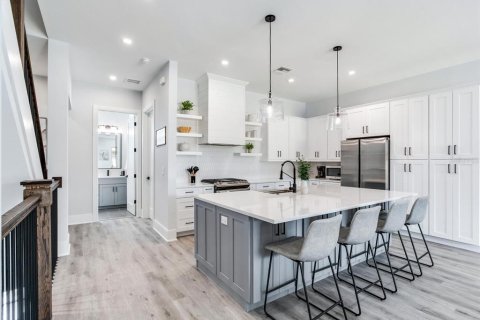 House in Redington Shores, Florida 4 bedrooms, 169.08 sq.m. № 1385102 - photo 9