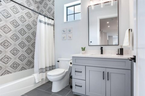 House in Redington Shores, Florida 4 bedrooms, 169.08 sq.m. № 1385102 - photo 21