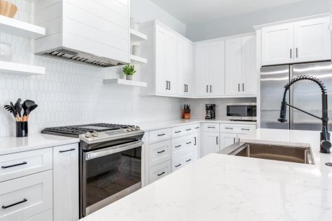 House in Redington Shores, Florida 4 bedrooms, 169.08 sq.m. № 1385102 - photo 14