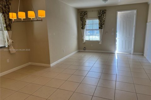 Снять в аренду виллу или дом в Катлер-Бей, Флорида 3 спальни, 182.83м2, № 1929890 - фото 6