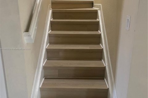 Снять в аренду виллу или дом в Катлер-Бей, Флорида 3 спальни, 182.83м2, № 1929890 - фото 11