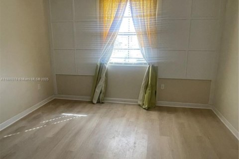 Снять в аренду виллу или дом в Катлер-Бей, Флорида 3 спальни, 182.83м2, № 1929890 - фото 15