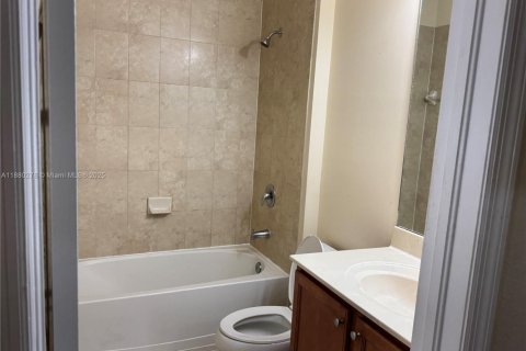 Снять в аренду виллу или дом в Катлер-Бей, Флорида 3 спальни, 182.83м2, № 1929890 - фото 12