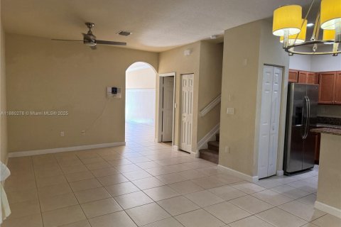 Снять в аренду виллу или дом в Катлер-Бей, Флорида 3 спальни, 182.83м2, № 1929890 - фото 10