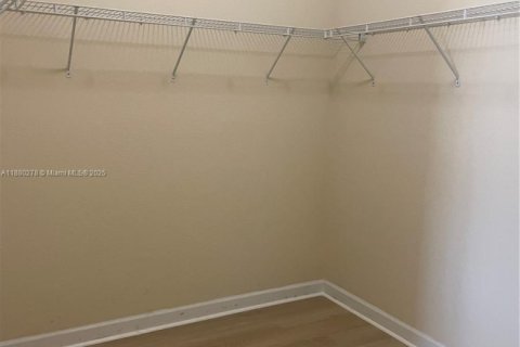 Снять в аренду виллу или дом в Катлер-Бей, Флорида 3 спальни, 182.83м2, № 1929890 - фото 16