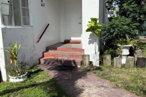 Villa ou maison à louer à Miami, Floride: 2 chambres № 2073261 - photo 12