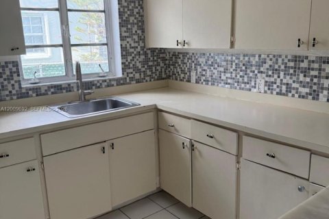 Villa ou maison à louer à Miami, Floride: 2 chambres № 2073261 - photo 21