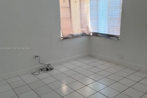 Villa ou maison à louer à Miami, Floride: 2 chambres № 2073261 - photo 19