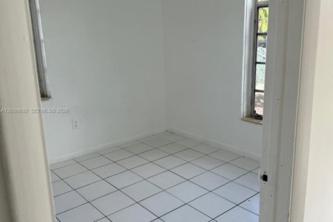 Villa ou maison à louer à Miami, Floride: 2 chambres № 2073261 - photo 8