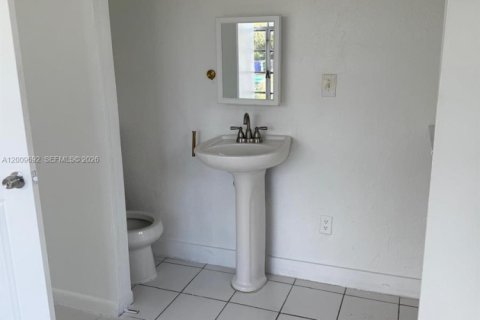 Villa ou maison à louer à Miami, Floride: 2 chambres № 2073261 - photo 9