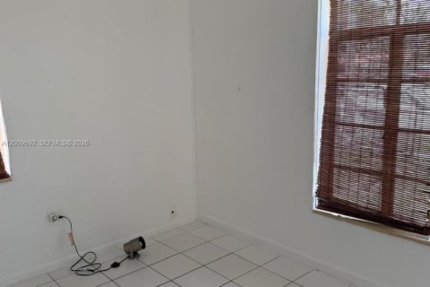 Villa ou maison à louer à Miami, Floride: 2 chambres № 2073261 - photo 16